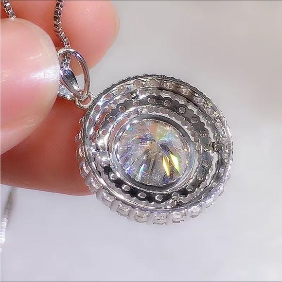 Temporary sold out💎Small 3.2 TCW Halo Circle Diamond Necklace💎 - Picture 5 of 7